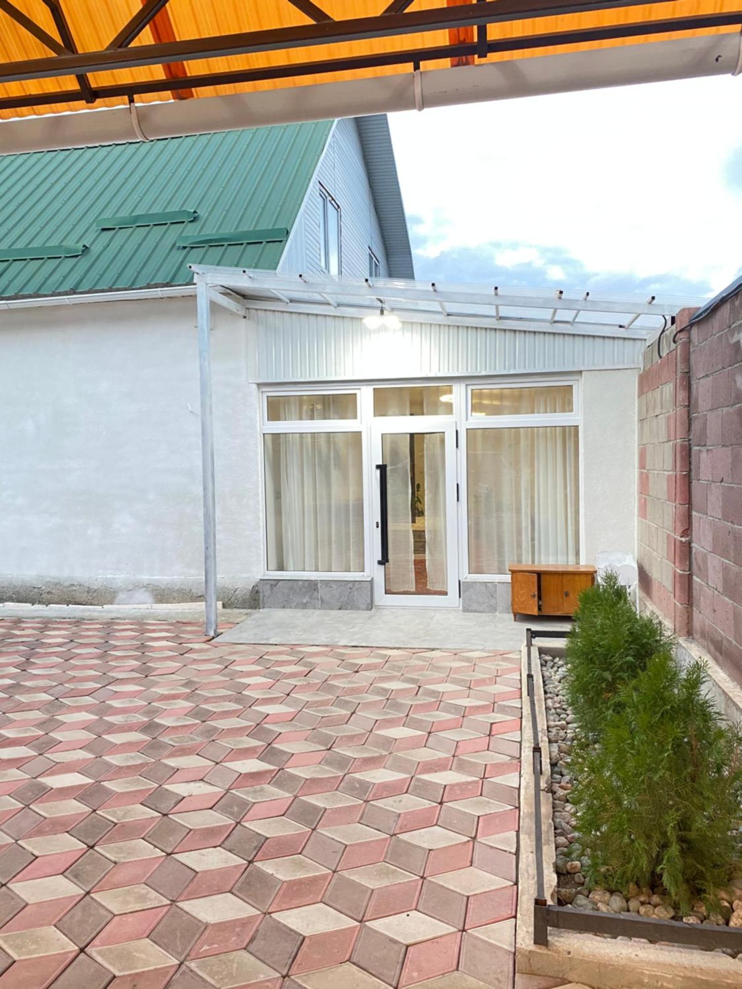 Guest House Glover Каракол Екстериор снимка