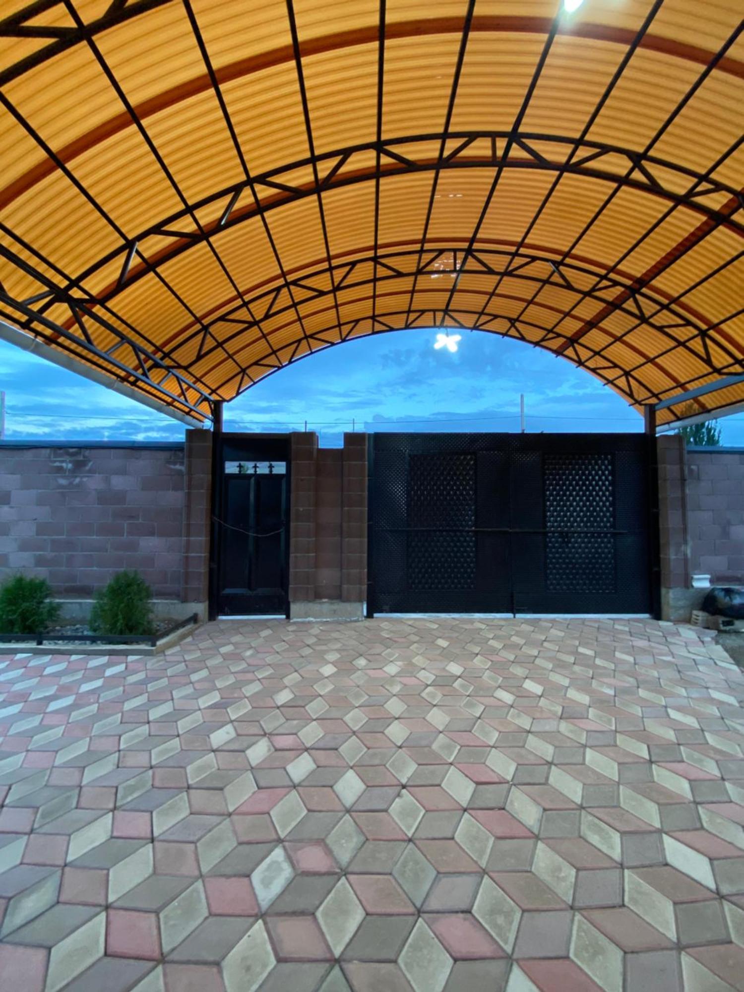 Guest House Glover Каракол Екстериор снимка