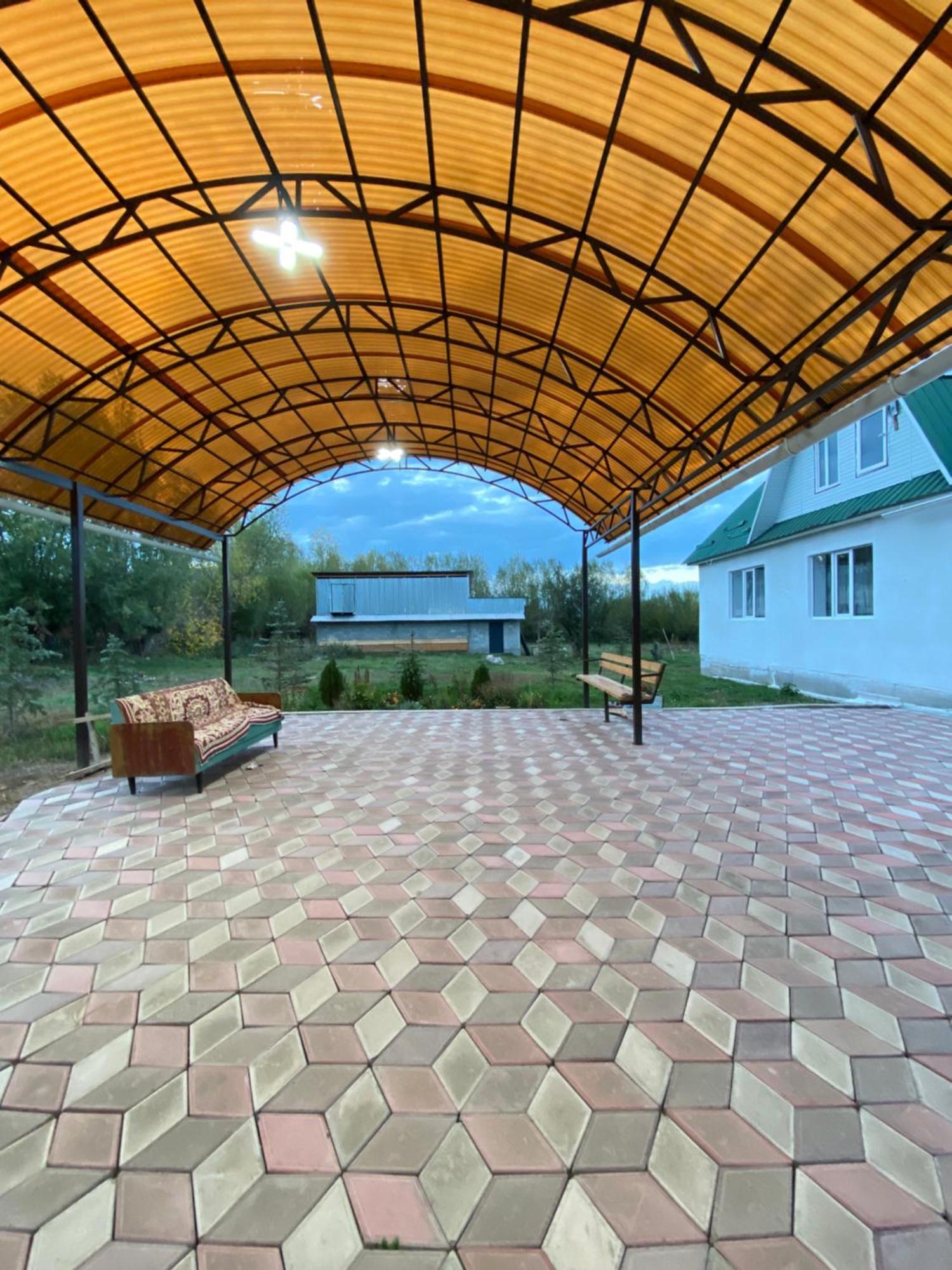Guest House Glover Каракол Екстериор снимка